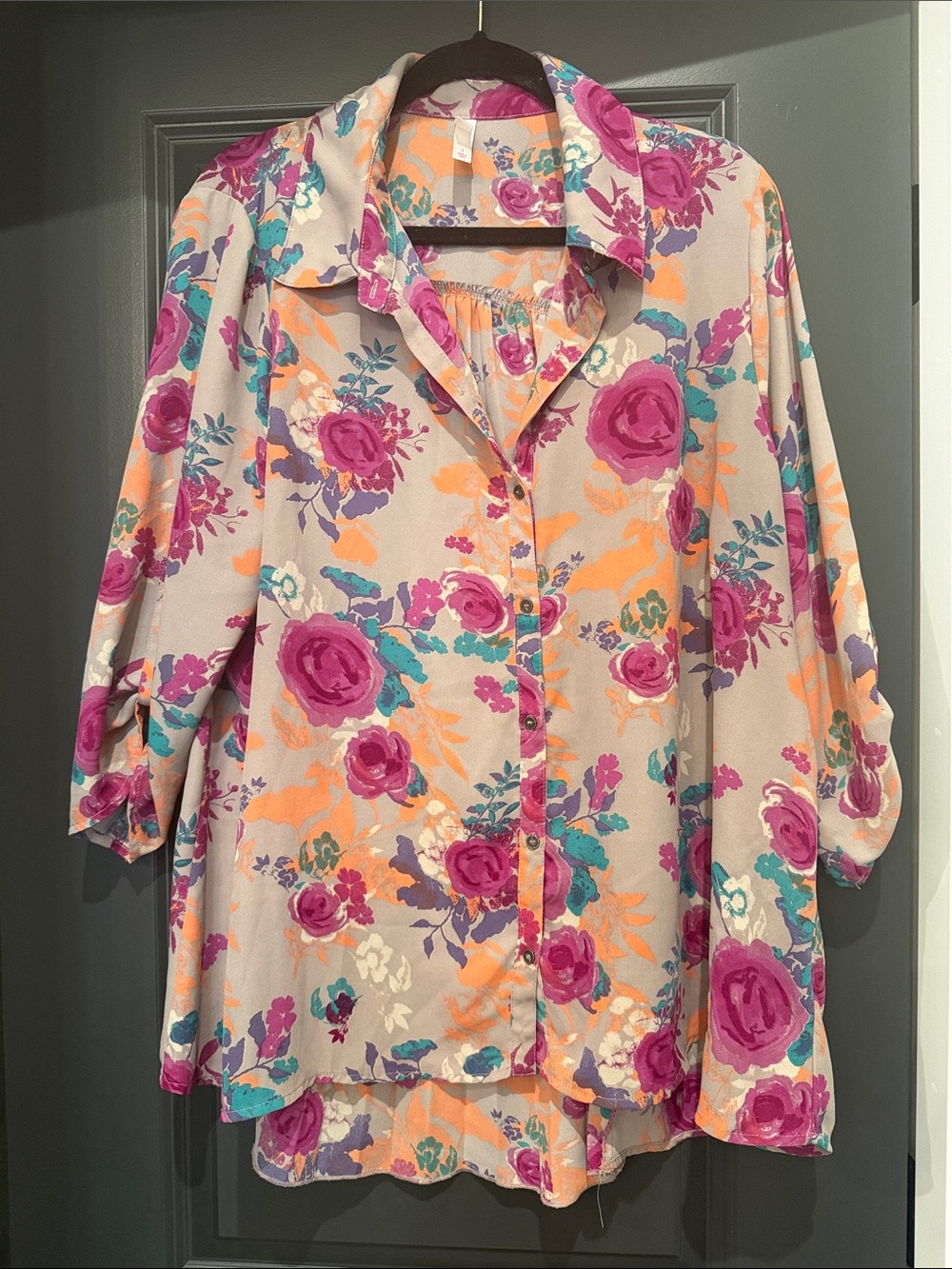 Xhilaration Floral Button-Front Women’s Top in Gray and Pink
